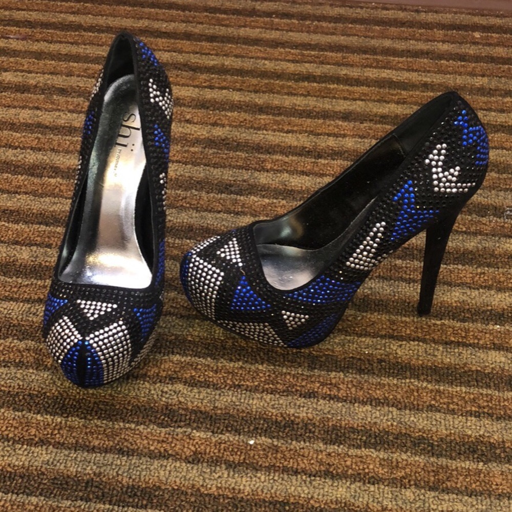 Size 6.5 shoe dazzle eye catching heels